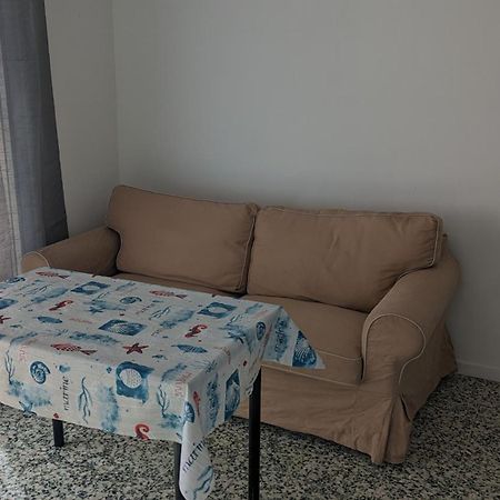 Studio Avec Coin Nuit, 100 M De La Mer Le Lavandou Exterior foto
